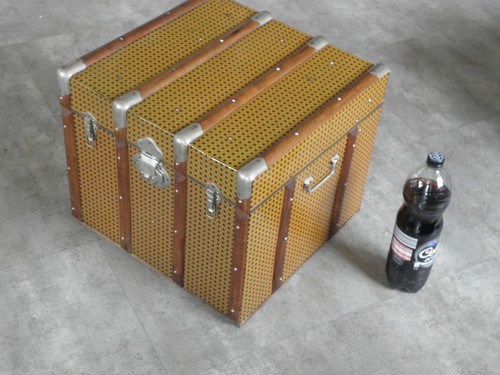 Big vintage trunk travel - vintage,