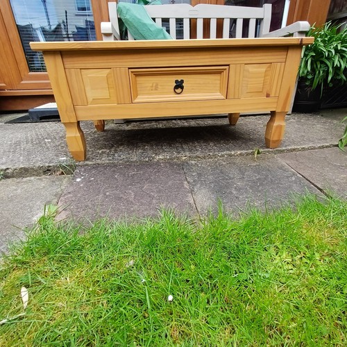 Coffee table with - (solid, pine)